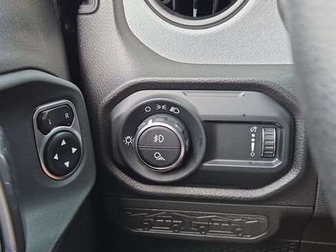 Used 2024 Jeep Gladiator Sport image 26