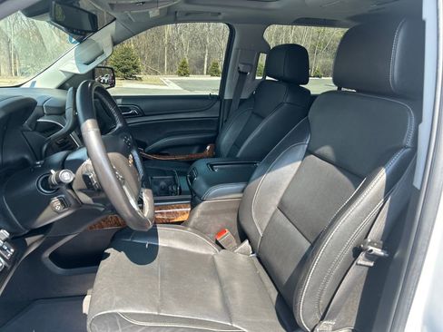 Used 2020 Chevrolet Suburban Premier AWD/4WD image 29
