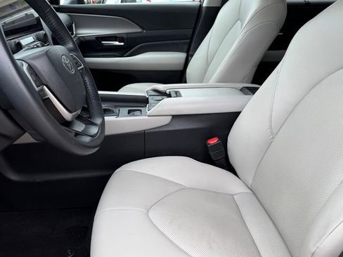 Used 2024 Toyota Grand Highlander AWD image 9