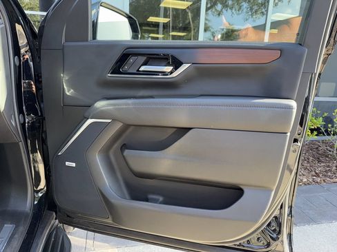 Used 2025 GMC Yukon Denali AWD/4WD image 23