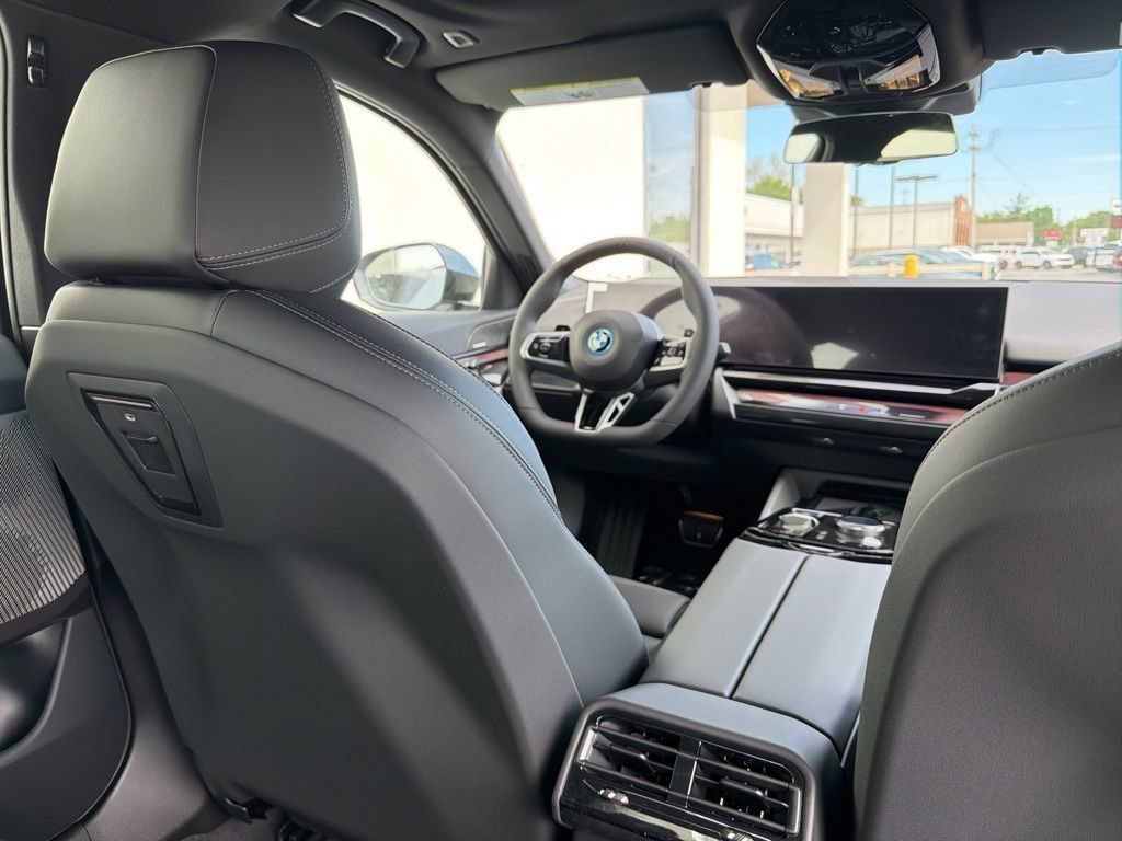 New 2027 BMW 550e xDrive AWD/4WD image 16