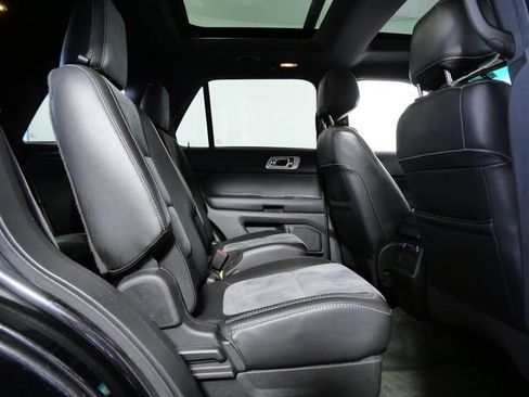 Used 2015 Ford Explorer XLT w/ Equipment Group 202A AWD/4WD image 12
