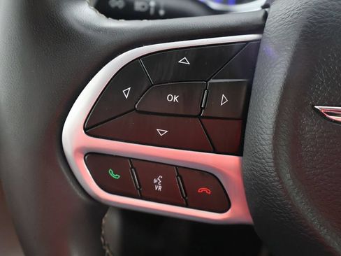 Used 2023 Chrysler Pacifica Touring-L FWD image 38