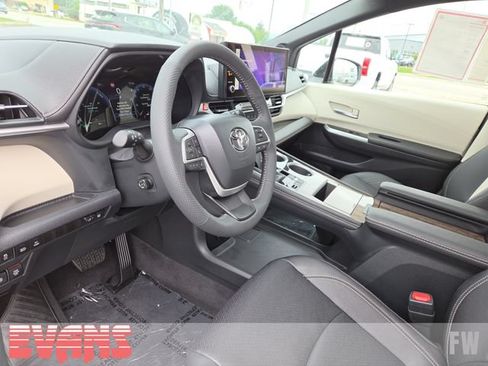 Certified 2026 Toyota Sienna Limited AWD/4WD image 22
