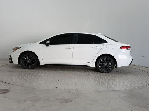 Used 2024 Toyota Corolla SE AWD/4WD image 2