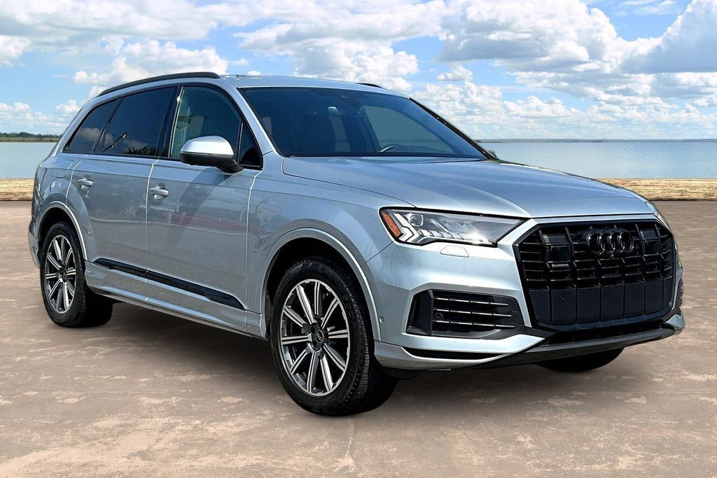 Used 2023 Audi Q7 2.0T Premium Plus w/ Premium Plus Package AWD/4WD image 3