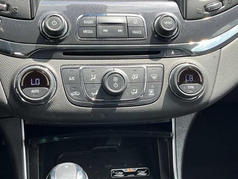 Used 2018 Chevrolet Impala Premier FWD image 13