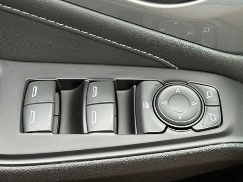 Used 2023 Chevrolet Traverse LT FWD image 33