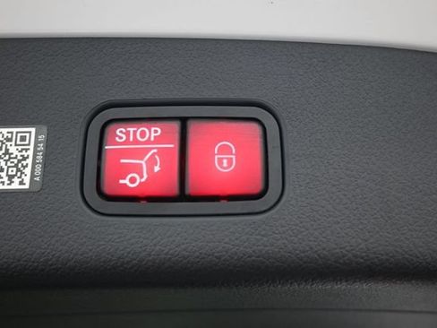 Used 2024 Mercedes-Benz GLC 300 image 29