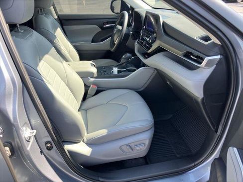 Certified 2023 Toyota Highlander XLE image 36