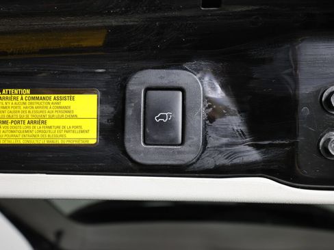 Used 2012 Toyota Sienna SE FWD image 18