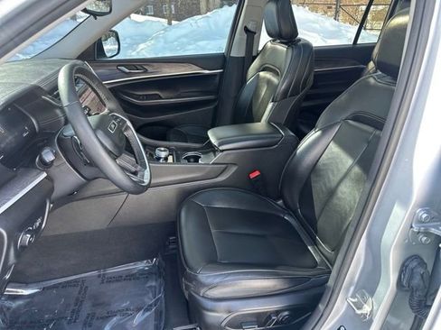 Used 2024 Jeep Grand Cherokee L Limited image 30