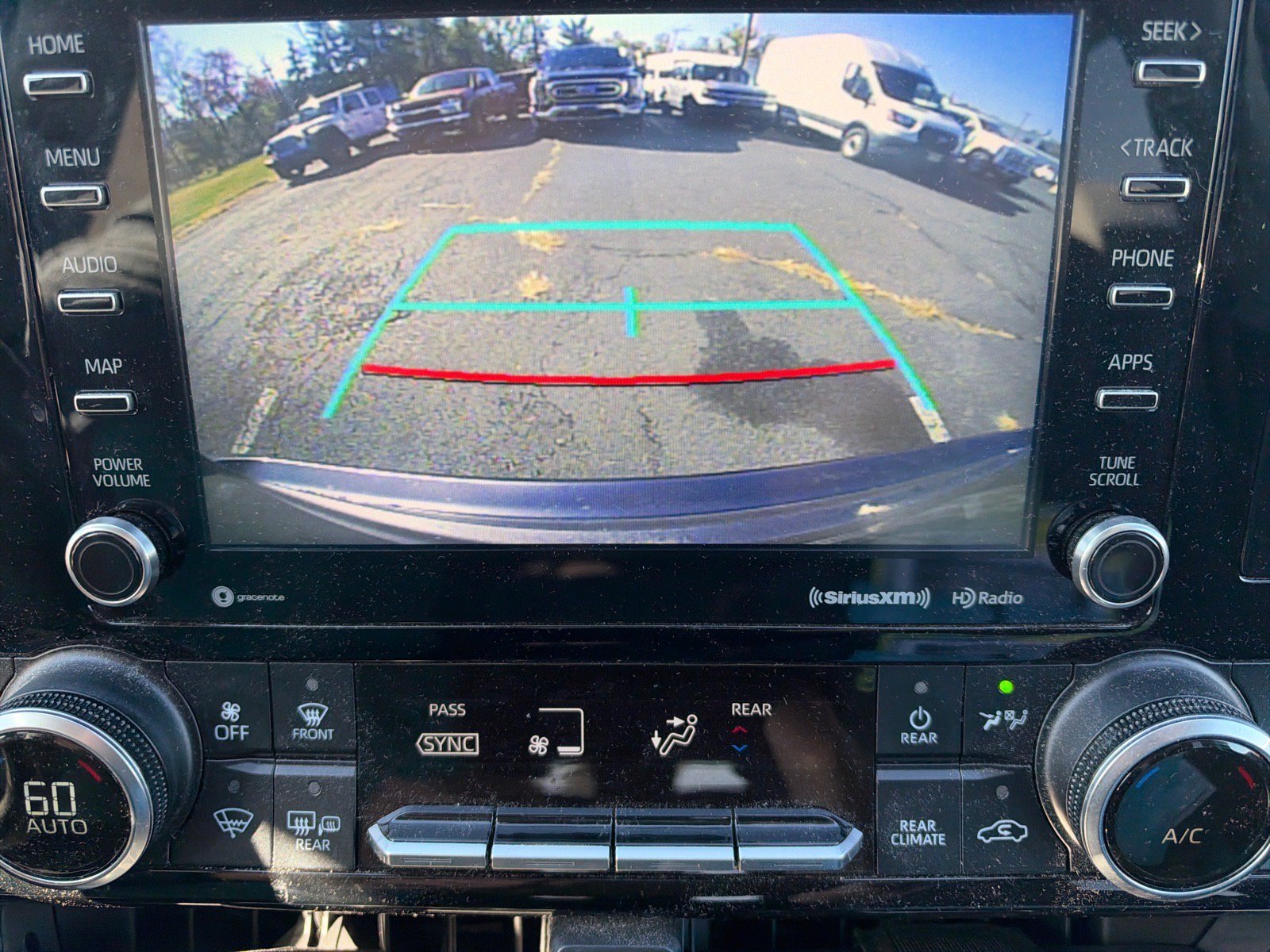 Used 2021 Toyota Highlander LE AWD/4WD image 10