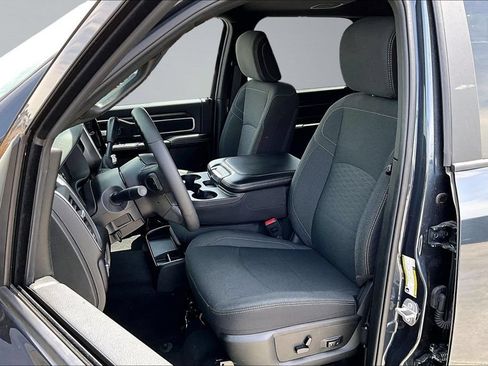 Certified 2025 RAM 2500 Big Horn AWD/4WD image 3