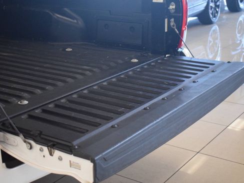 Used 2017 Toyota Tacoma SR AWD/4WD image 36