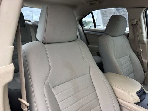Used 2014 Ford Taurus SE FWD image 22
