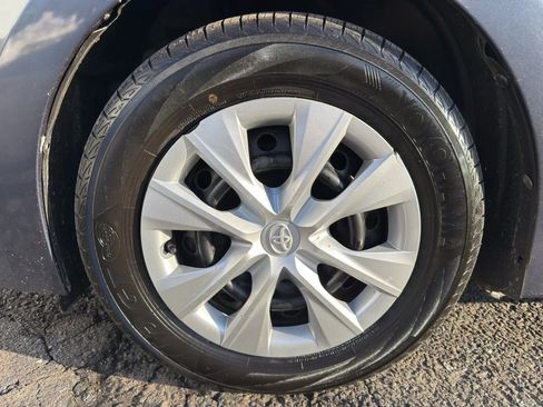 Used 2015 Toyota Corolla LE image 12