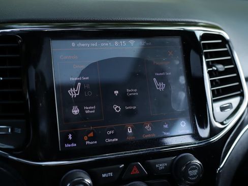 Used 2019 Jeep Grand Cherokee Limited AWD/4WD image 15