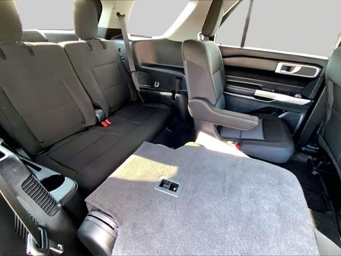 Used 2023 Ford Explorer XLT RWD image 18