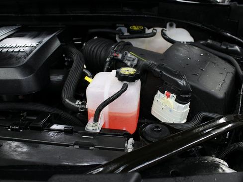 Used 2024 GMC Yukon XL SLT w/ SLT Luxury Package image 29