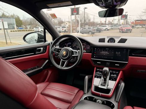 Used 2022 Porsche Cayenne Coupe image 38