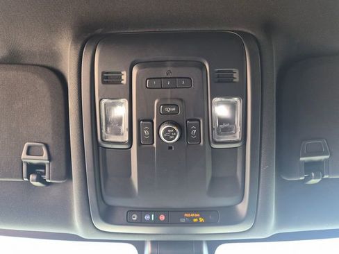 Used 2022 Chevrolet Suburban High Country AWD/4WD image 39