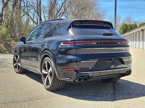 Certified 2025 Porsche Cayenne S AWD/4WD image 4