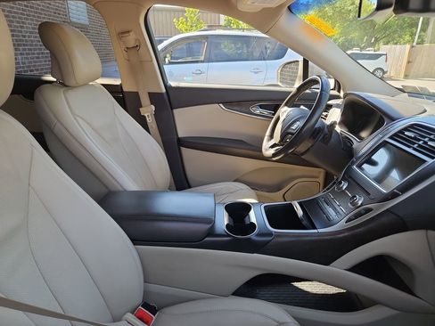 Used 2018 Lincoln MKX Reserve w/ Lincoln MKX Climate Package image 9