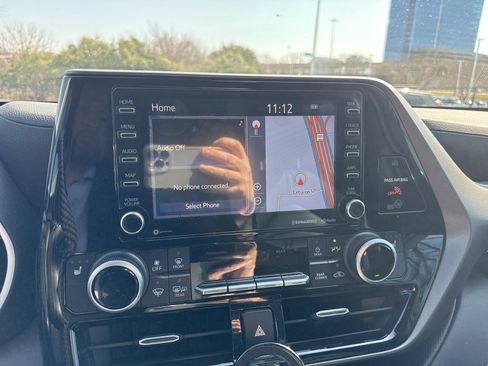 Used 2020 Toyota Highlander XLE image 10