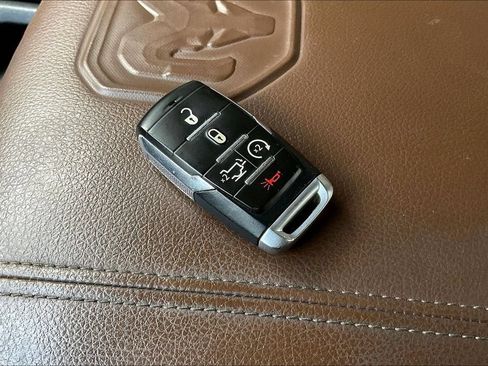 Used 2019 RAM 1500 Laramie AWD/4WD image 31