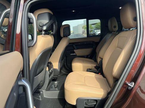 Used 2025 Land Rover Defender 130 X-Dynamic SE AWD/4WD image 15