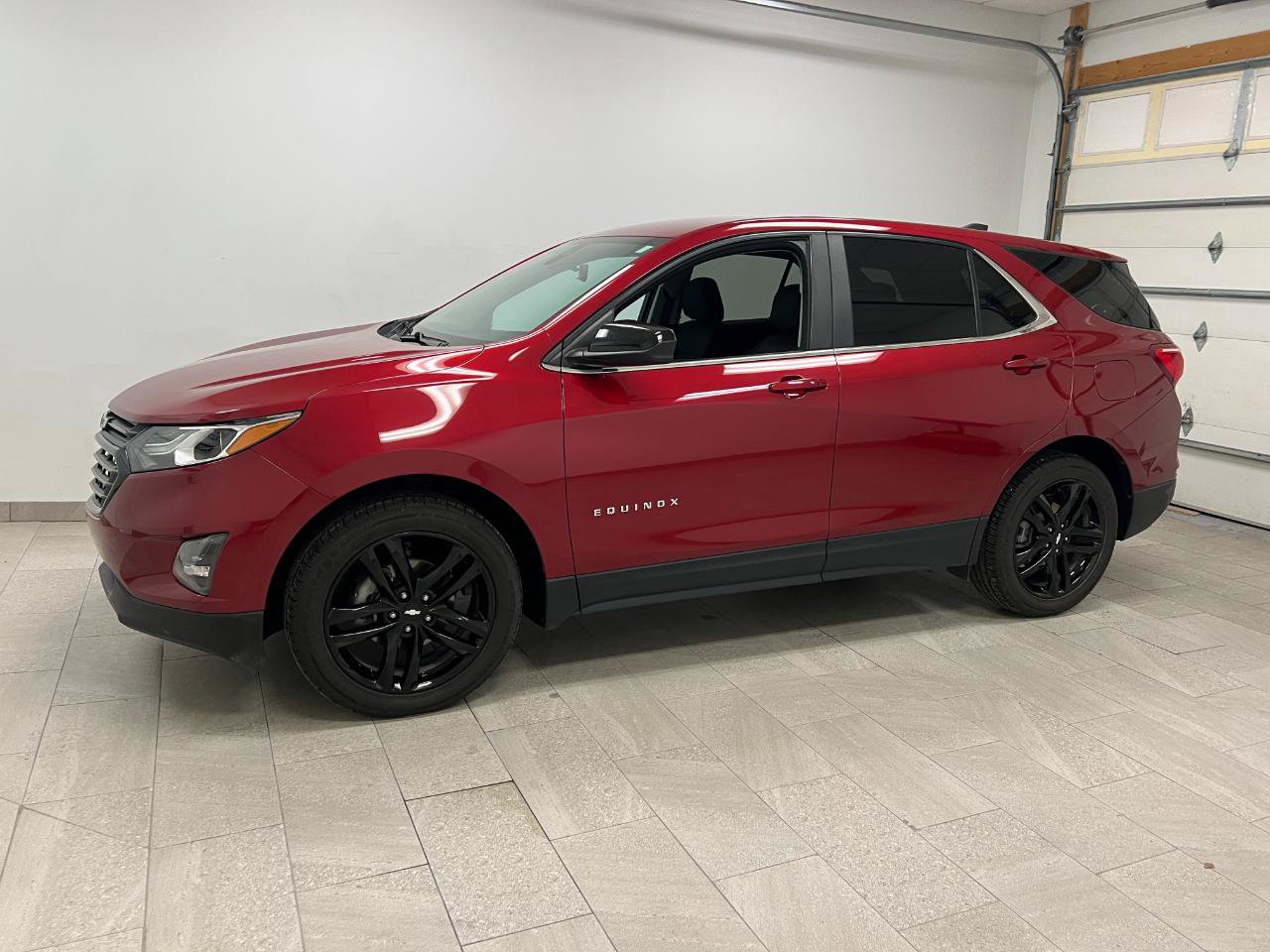 Used 2021 Chevrolet Equinox LT FWD image 2