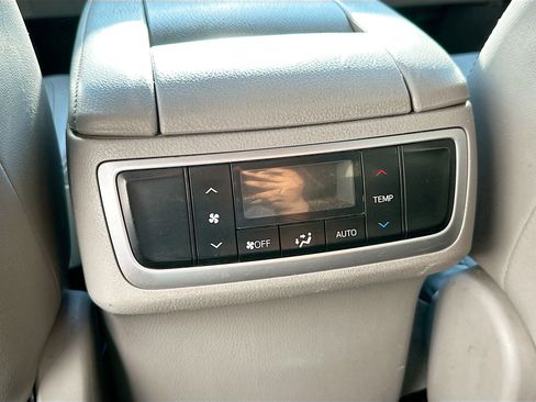 Used 2016 Toyota Highlander XLE image 26