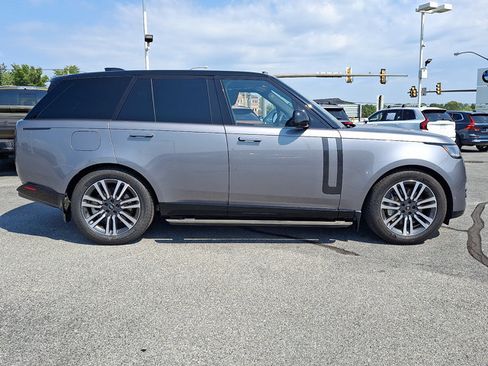 Used 2024 Land Rover Range Rover SE AWD/4WD image 7