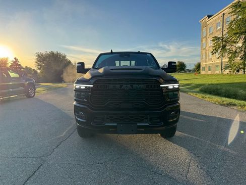 Used 2025 RAM 2500 Laramie AWD/4WD image 12