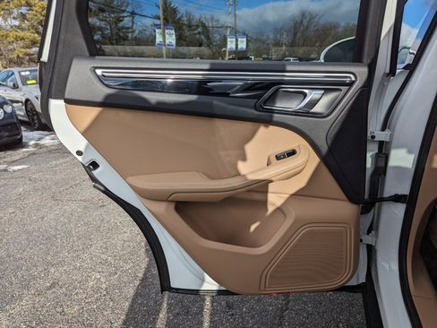 Used 2020 Porsche Macan image 39