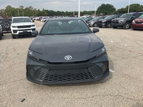 Used 2025 Toyota Camry SE FWD image 2
