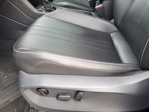Used 2022 Volkswagen Tiguan SE FWD image 25