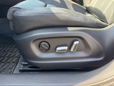 Used 2018 Audi Q3 2.0T Premium Plus w/ Premium Plus Package image 18