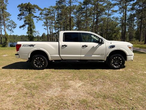 Used 2019 Nissan Titan PRO-4X AWD/4WD image 6