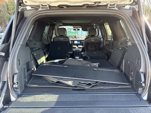 New 2026 Lincoln Navigator Reserve w/ Jet Appearance Package image 12