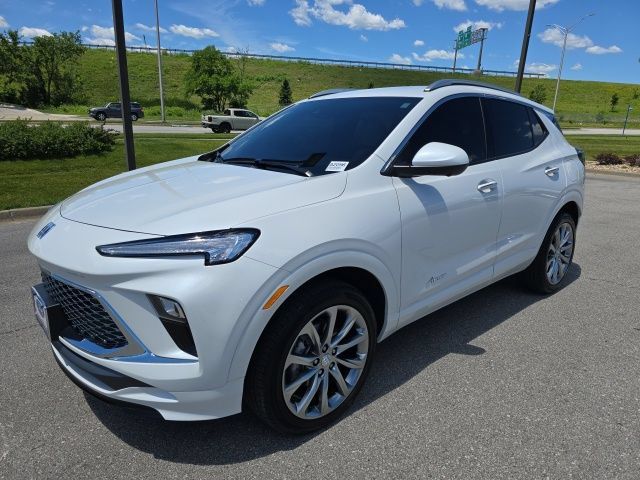 Used 2025 Buick Encore GX Avenir w/ Avenir Technology Package AWD/4WD image 1