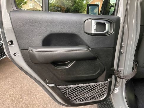 Used 2018 Jeep Wrangler Unlimited Sahara AWD/4WD image 34
