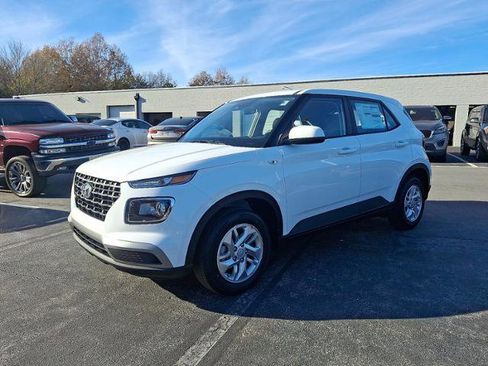 New 2026 Hyundai Venue SE image 2