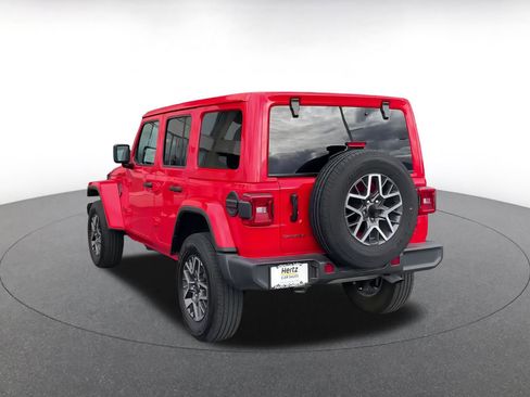 Used 2025 Jeep Wrangler Sahara image 11