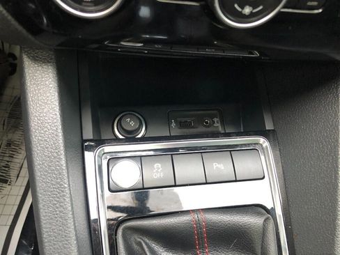 Used 2017 Volkswagen Jetta GLI image 13