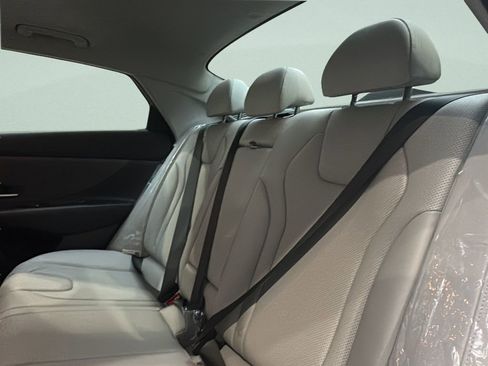 Certified 2025 Hyundai Elantra Limited FWD image 12