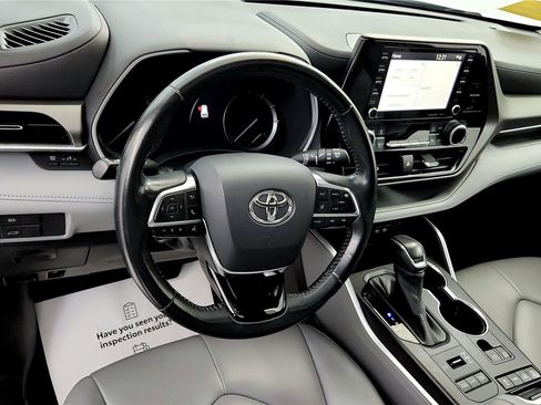 Certified 2021 Toyota Highlander XLE image 37