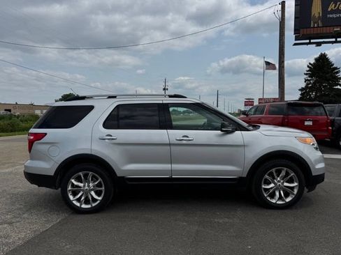 Used 2015 Ford Explorer XLT w/ Equipment Group 202B AWD/4WD image 40