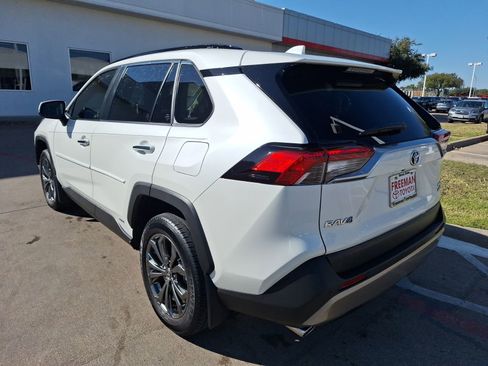 Used 2022 Toyota RAV4 Limited image 4